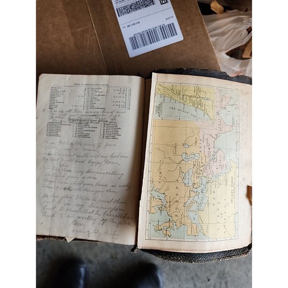 Antique Bible Nelson's Series Presented in 1915 - Picture 14 of 16